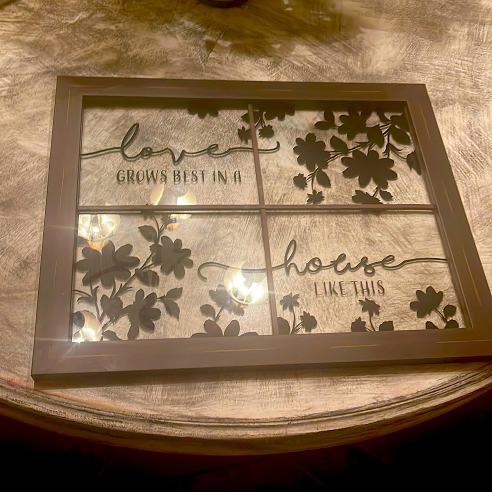 A picture it’s black frame